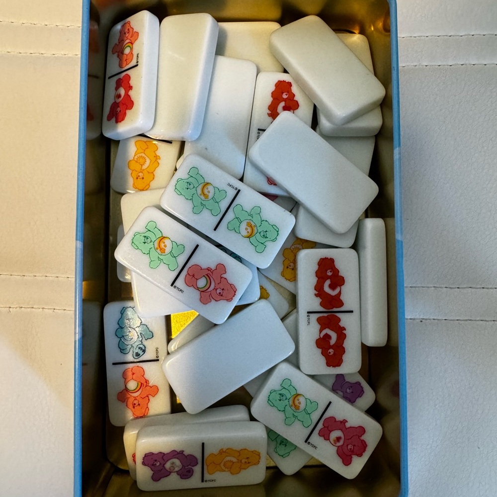 2003 Cardinal Care Bears Dominoes set in a collector's tin - Picture 2 of 2